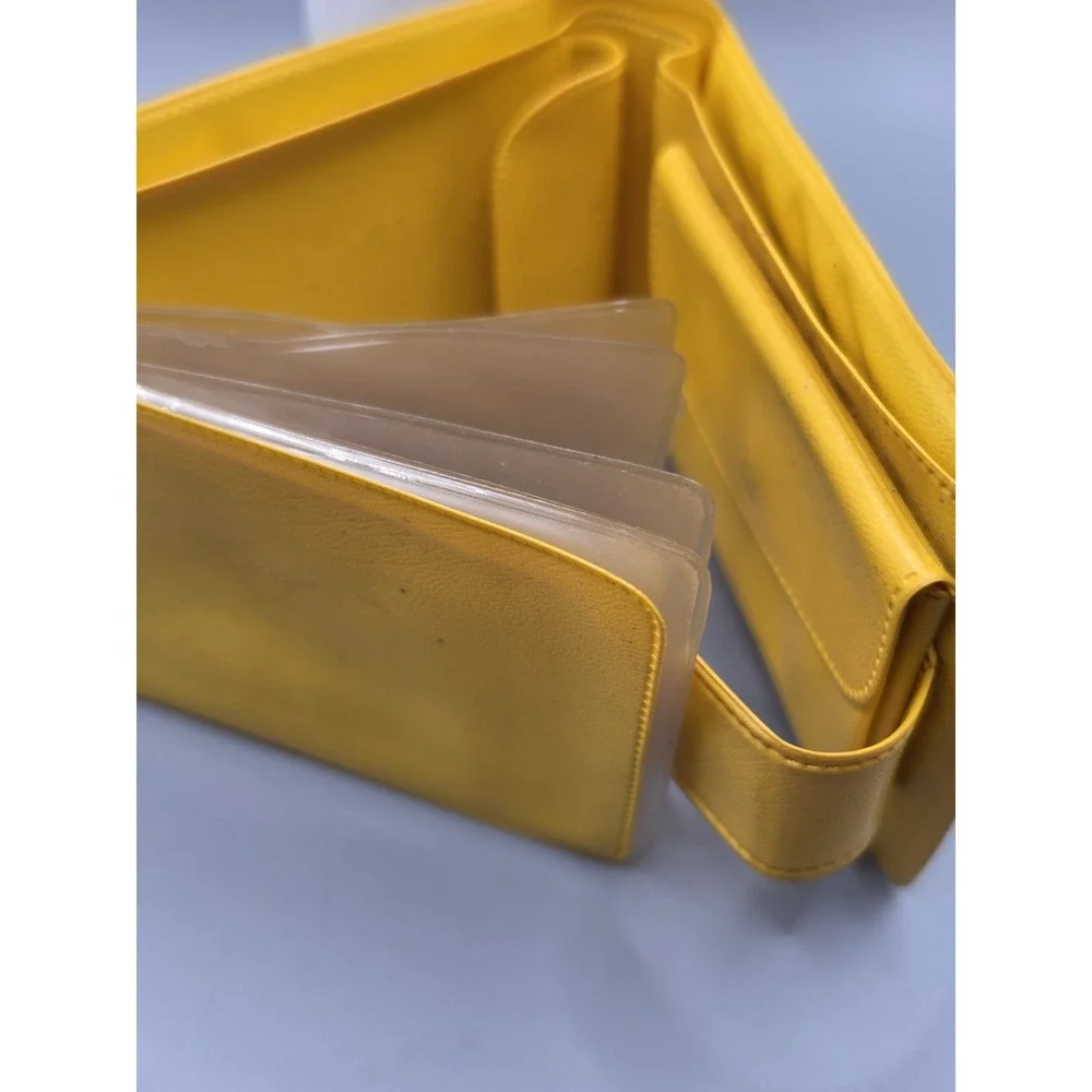 Vintage 1983 Hasbro Charmkins Yellow Wallet Brown Eyed Susan Vinyl Bifold Rare